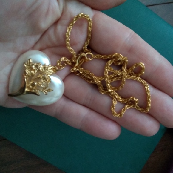 ❇️Final Sale❇️ Heart Tree Necklace - Picture 3 of 4